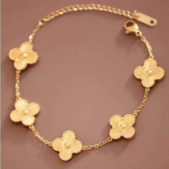 18K Gold Clover Bracelet (7700) - Picture 5 of 6